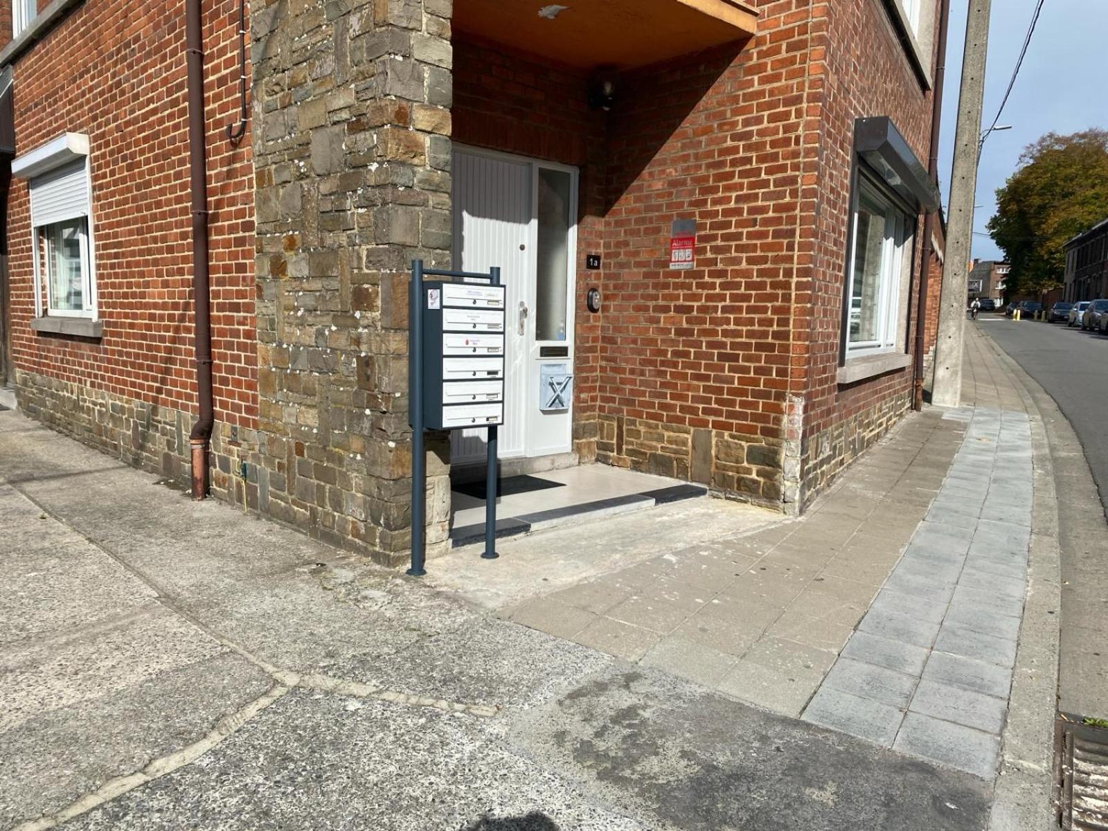 1-E Superbe Appartement Lumineux Charleroi Ngoại thất bức ảnh